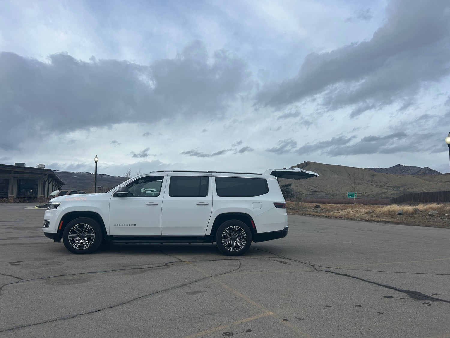 dial 888-248-7772 for ride to aspen from den with Powderhound transportation
